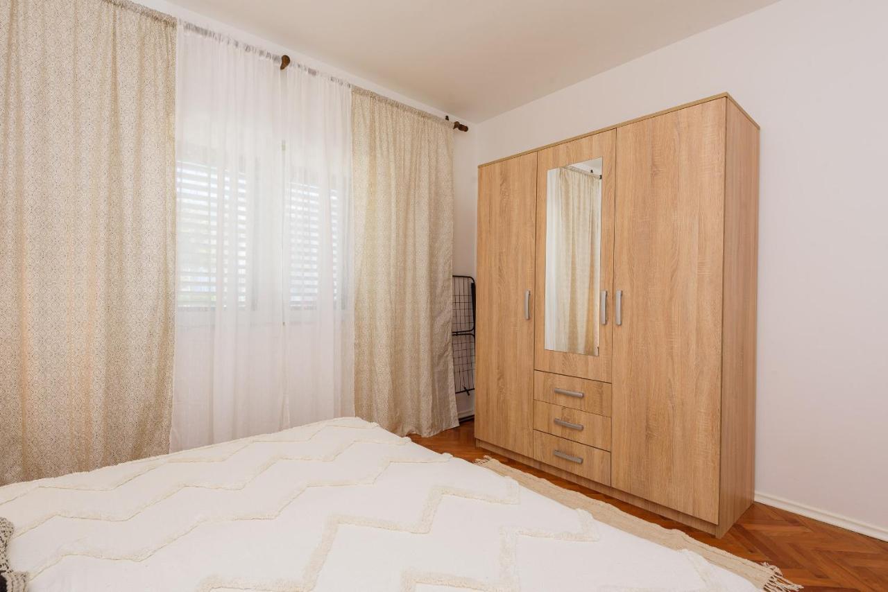 Stela * Rogotin